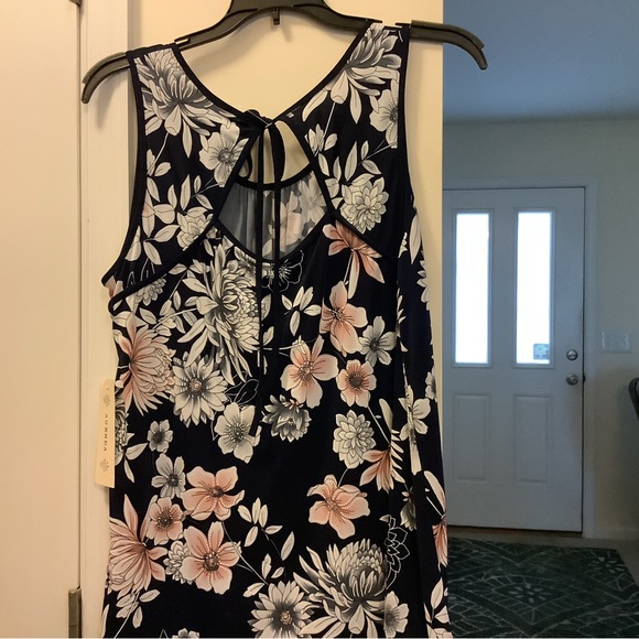 Dress top - Picture 2 of 3